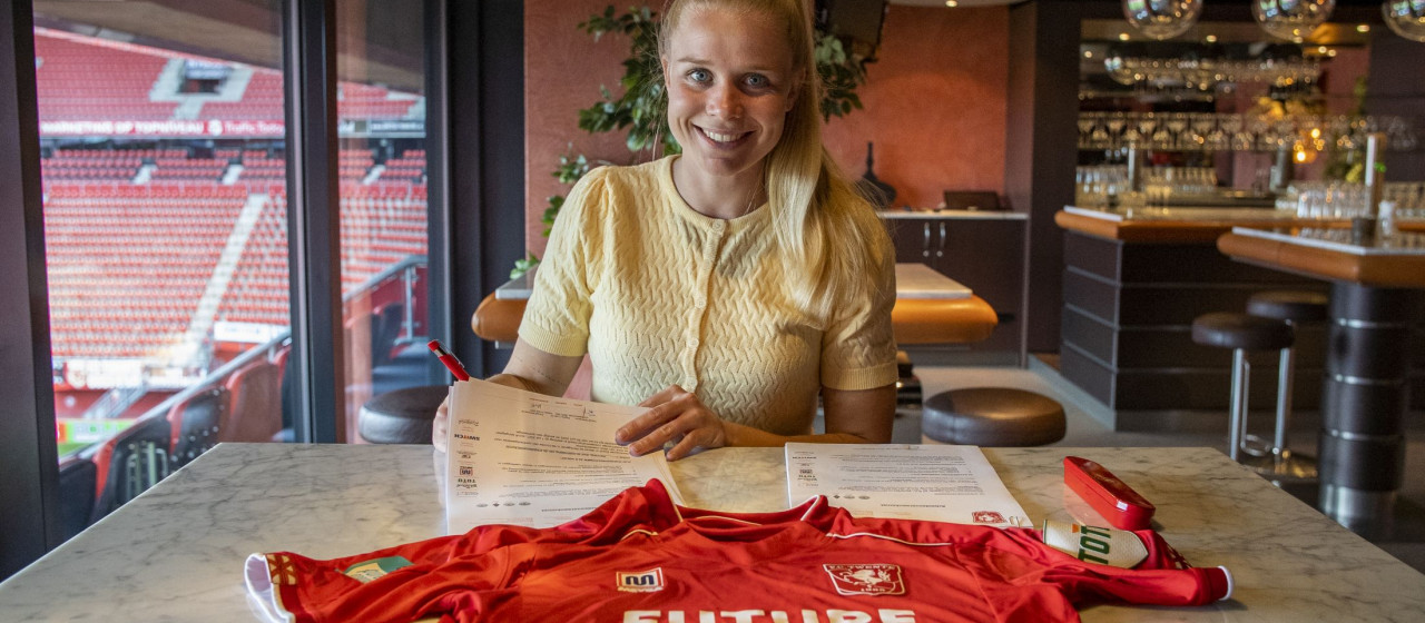Kika van Es tekent nieuw contract 