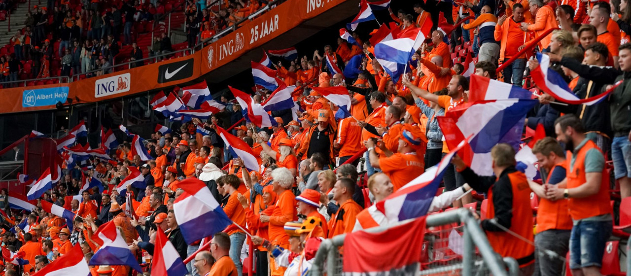 OranjeLeeuwinnen in Enschede tegen Finland in uitzwaaiwedstrijd